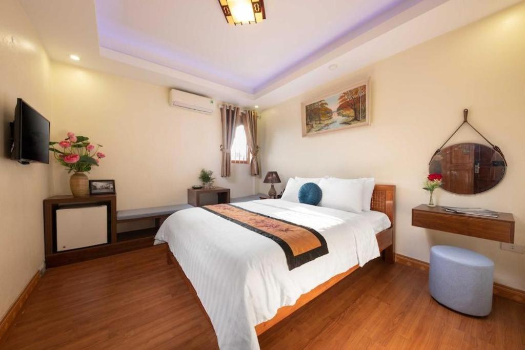 Viet Village 3*